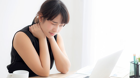 交通事故後の首や肩の痛み、そのままにしていませんか？
