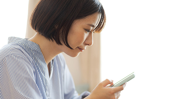 寝ても取れないその疲れ。ストレートネックが原因かもしれません。