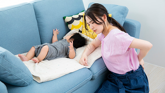 松本市で産後骨盤矯正をお探しの方へ。<br />
出産後、「骨盤が開いた気がする」「腰痛が治らない」「体型が戻らない」と悩みながら育児を頑張っていませんか？